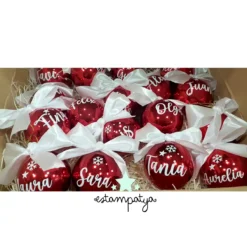 Bolas rojas con nombre