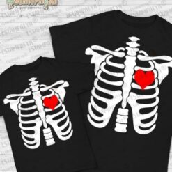 Pack Halloween peque y adulto con camisetas de esqueleto y corazón rojo