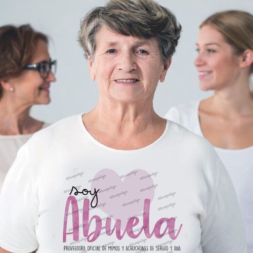 camiseta soy abuela proveedora oficial de mismos y achuchones 5 | Estampatya