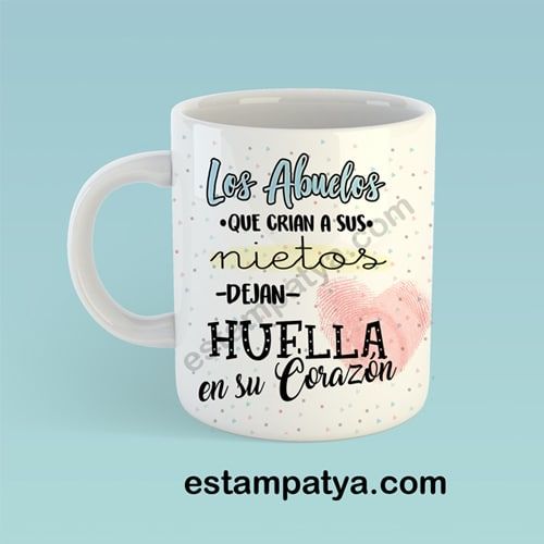 Taza los abuelos que crian a sus nietos - Estampatya taza para abuelos con frase: los abuelos que crian a sus nietos dejan huella en su corazón