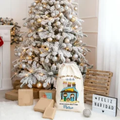 Saco personalizado de Navidad con ilustración del portal de Belén.